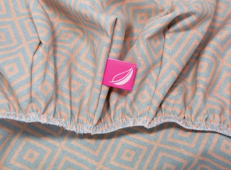 Motherhood, Kwadraty Różowe, prześcieradło do gondoli/kosza Mojżesza z gumką, 35-75 cm