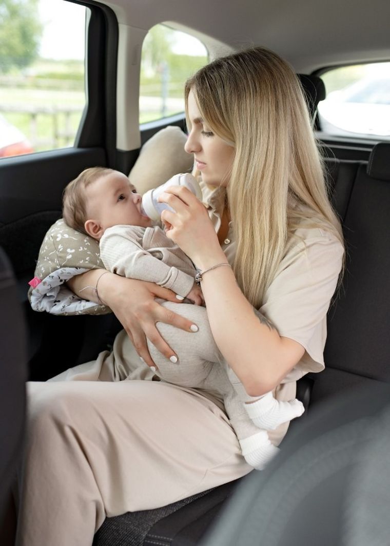 Motherhood, mufka, poduszka do karmienia, beżowe listki