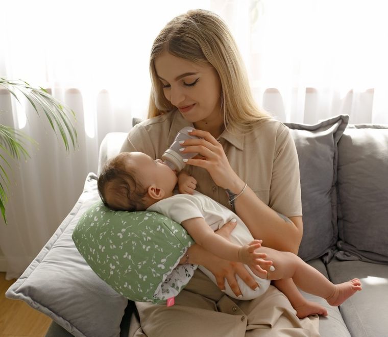 Motherhood, mufka, poduszka do karmienia, zielone listki