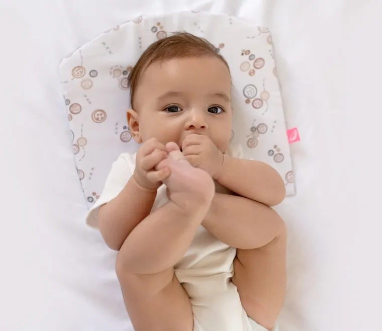 Motherhood, poduszka klin, podróżna, zielone listki