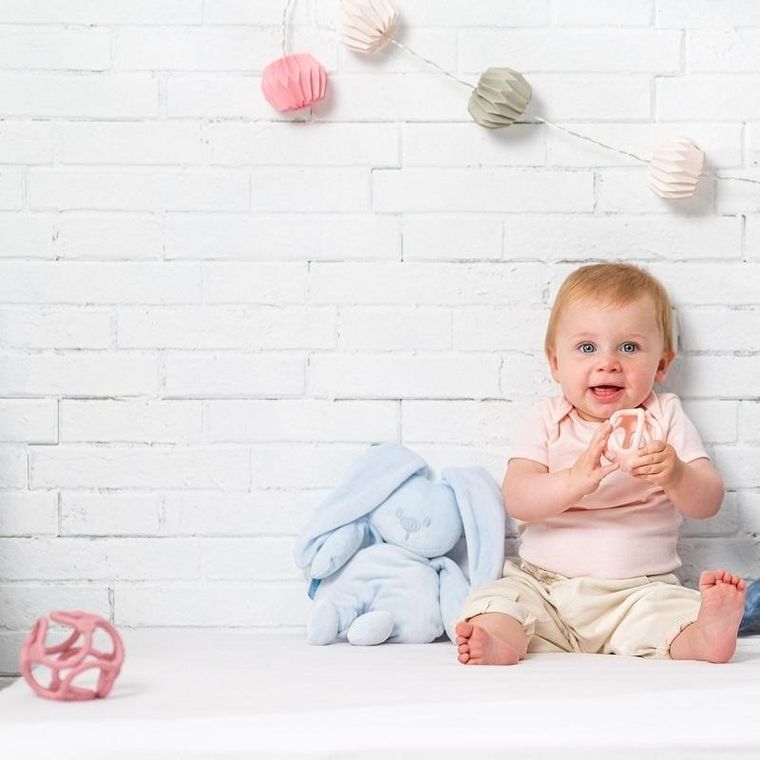 Nattou, gryzak silikonowy, kula 2w1 bez BPA, różowa, 10 cm