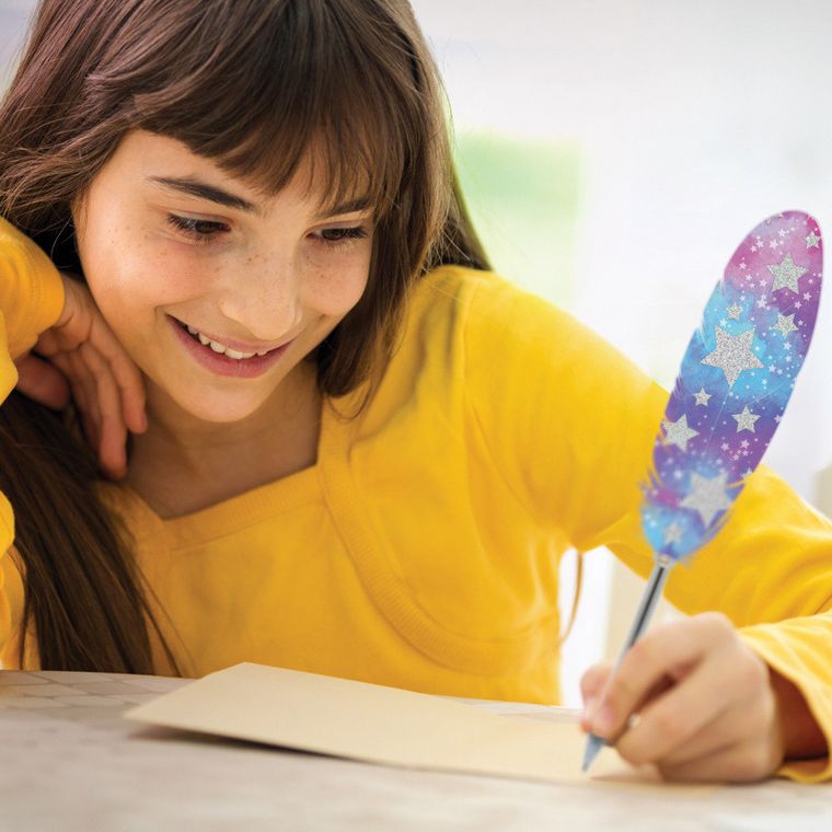 Nebulous Stars, Estrelia, długopis z piórkiem