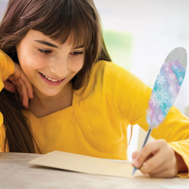 Nebulous Stars, Isadora, długopis z piórkiem