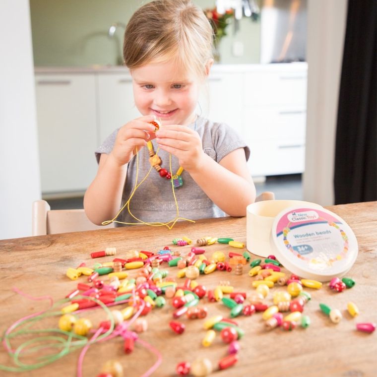 New Classic Toys, drewniane koraliki, 100 gramów
