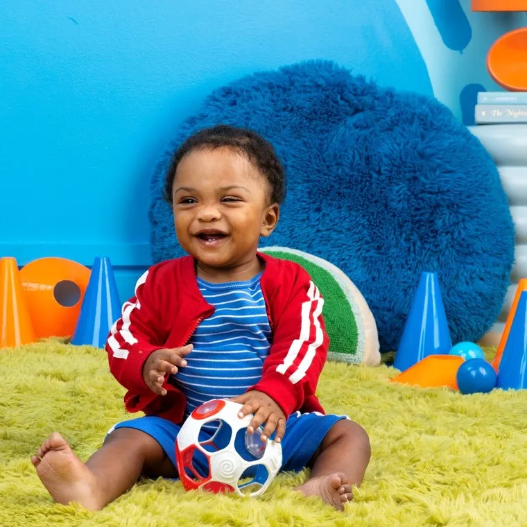 Oball, Piłka z grzechotką, gryzak, wielokolorowa, 10 cm, 0m+