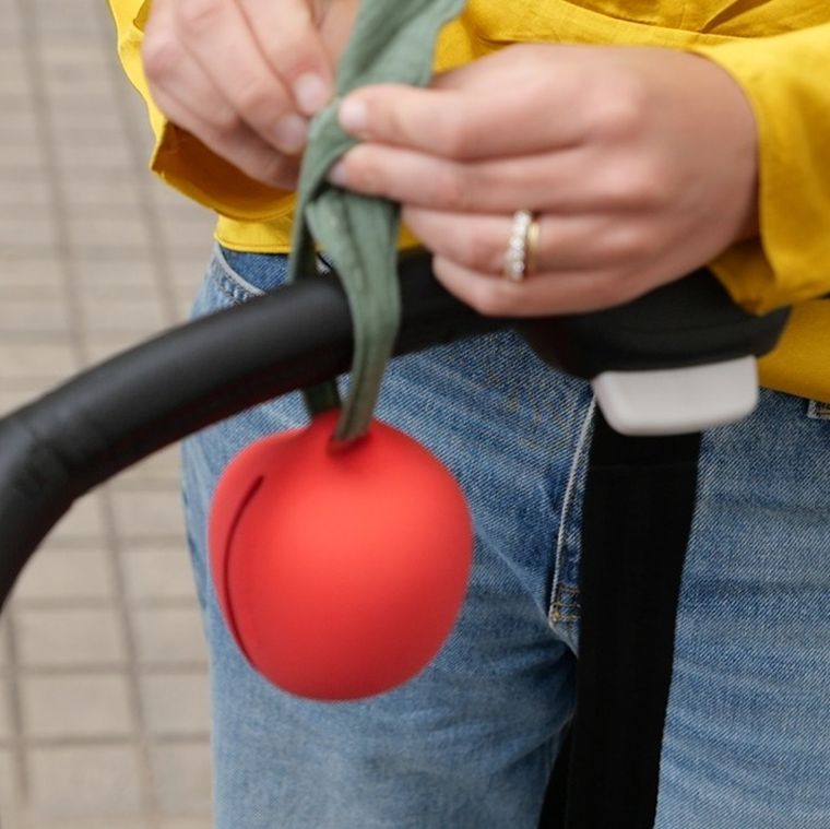 Oli & Carol, etui na smoczek, Jabłko Pepa