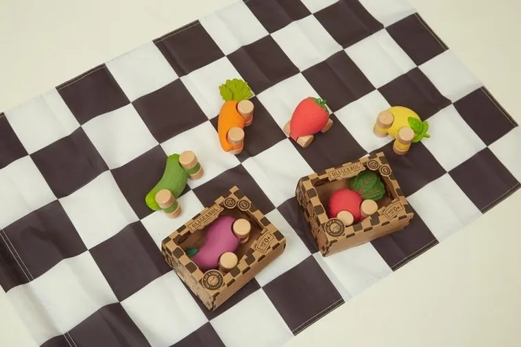 Oli & Carol, samochodzik, Truskawka Sweetie