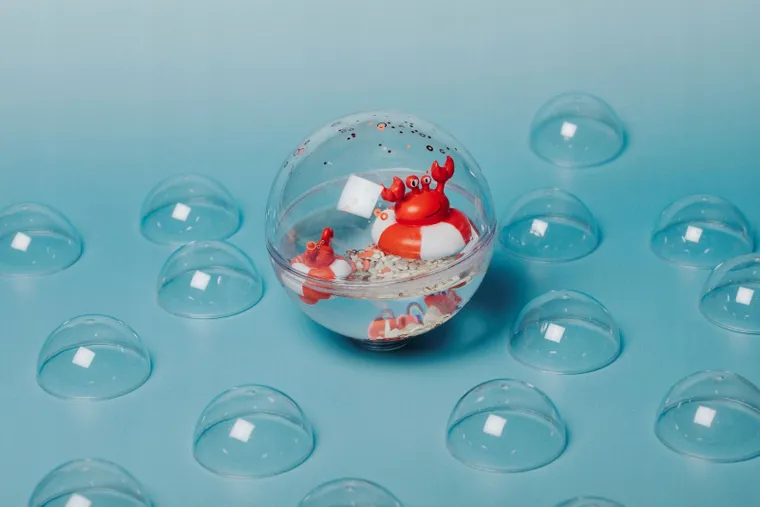 Petit Boum, Happy Bubbles, kula sensoryczna, krab, 10 cm