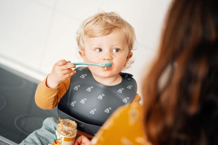 Petite&Mars, Sam, śliniak silikonowy, grey hills