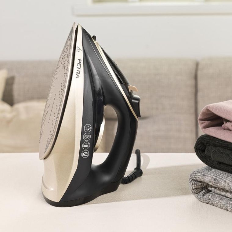 Petra, żelazko parowe 2200W