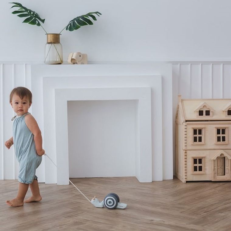 Plan Toys, ślimak do ciągnięcia, szary