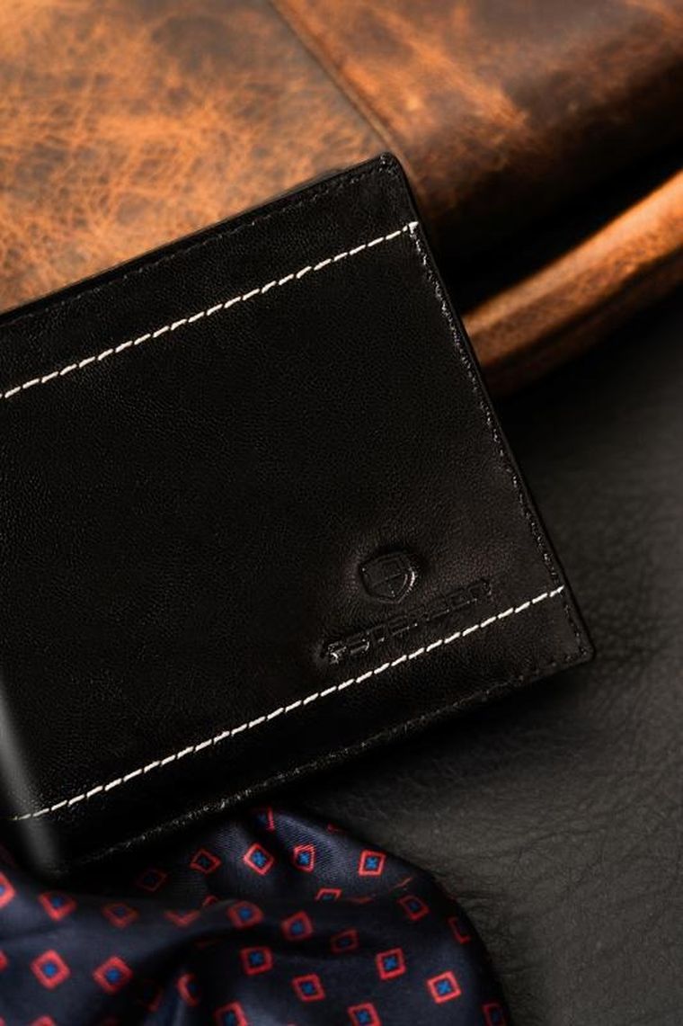 Portfel, czarny, skórzany, Peterson