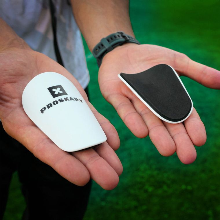 Proskary, nagolenniki piłkarskie, Mini białe, rozmiar uniwersalny