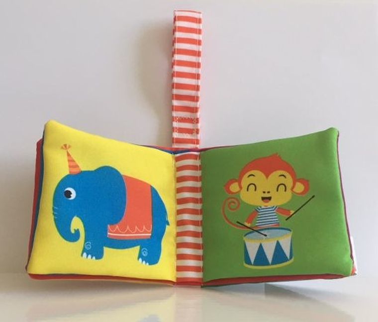 Przytul mnie. Owieczka. Miękka księżeczka