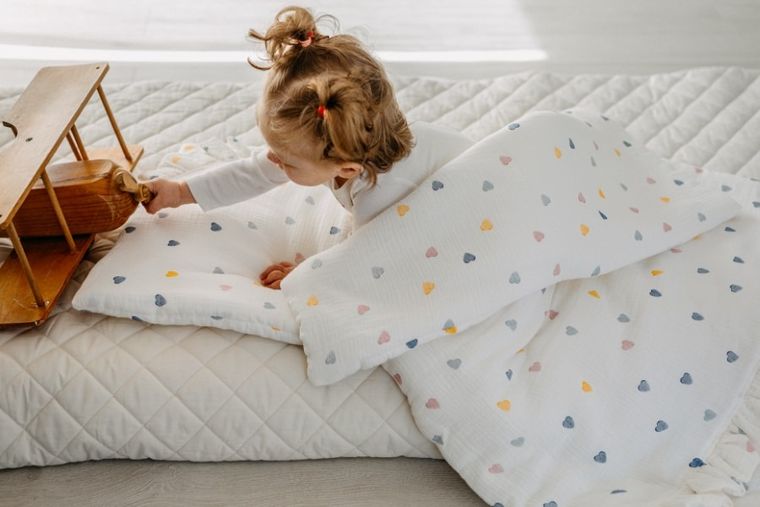 Pulp, Serduszka Kolorowe, 2-częściowy komplet pościeli muślinowej z wypełnieniem, 80-100 cm