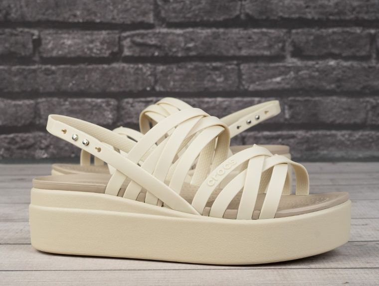 Sandały damskie na platformie, beżowe, Crocs Brooklyn Strappy