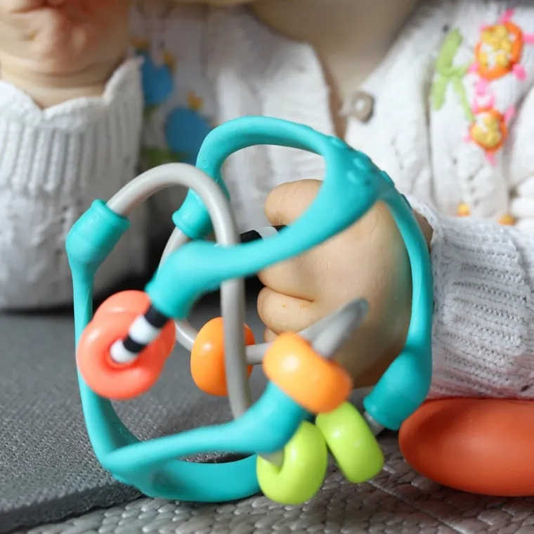 Sassy, kula sensoryczna, gryzak, 3m+