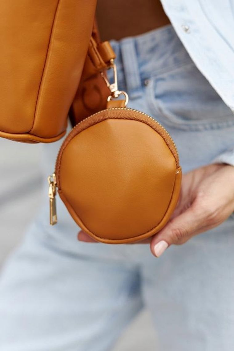 Saszetka na ramię, nerka, brązowa, skóra ekologiczna, Rovicky