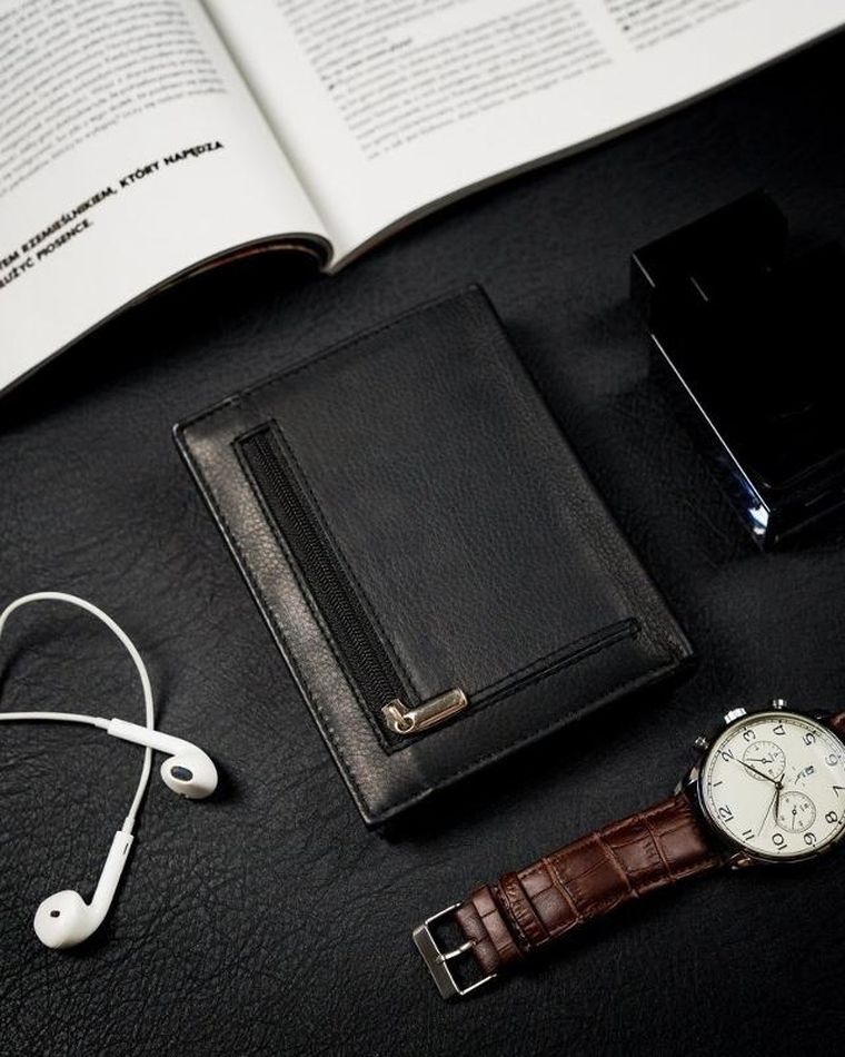 Składany, pionowy portfel męski z kieszonką na suwak, skóra naturalna, Rovicky