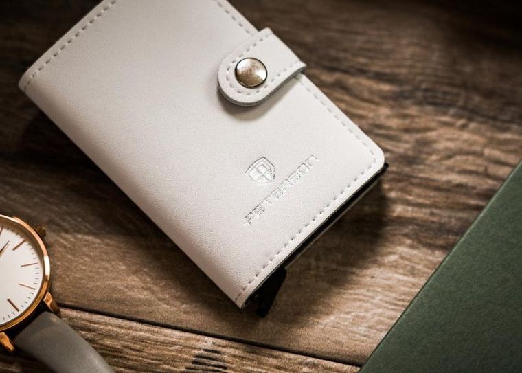 Skórzane etui z podajnikiem na karty i wizytówki, Peterson