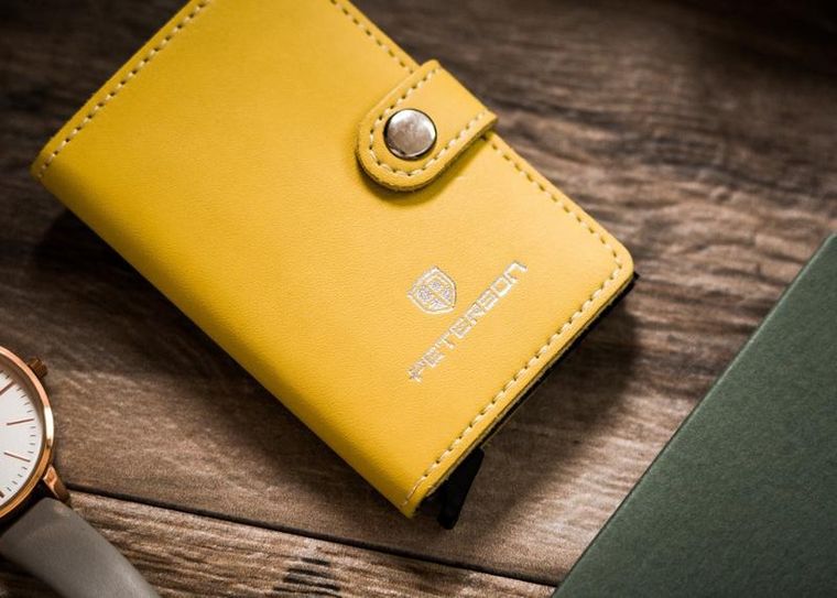 Skórzane etui z podajnikiem na karty i wizytówki, Peterson