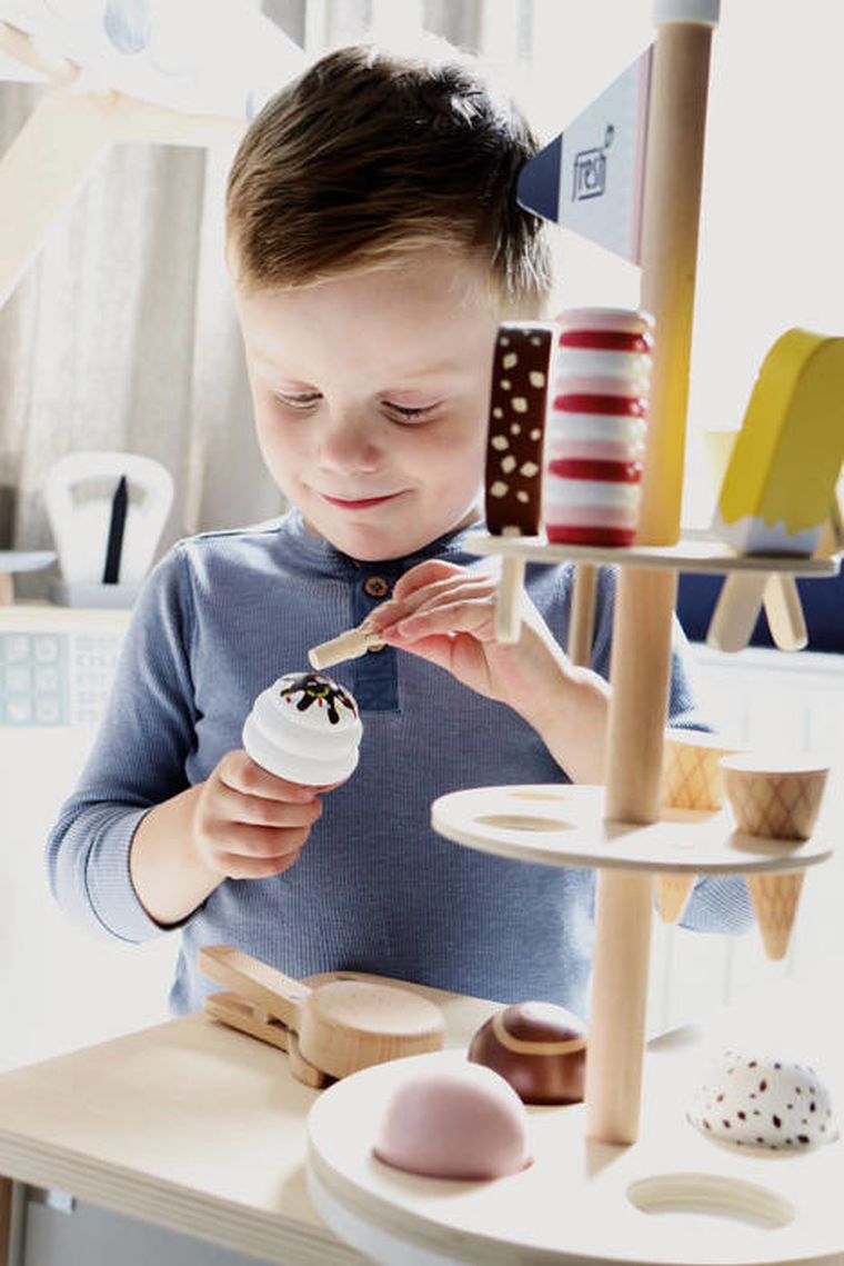 Small Foot, drewniany stojak na lody