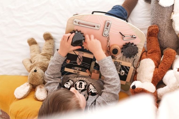 Small Foot, tablica aktywności ruchowej, zamki