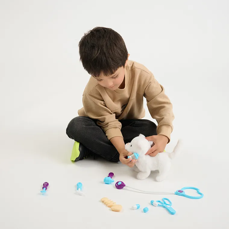 Smiki, Kotek u weterynarza, zestaw z interaktywną maskotką i akcesoriami