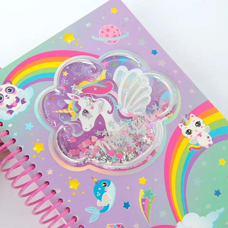 Smiki, notatnik z kredkami i akcesoriami