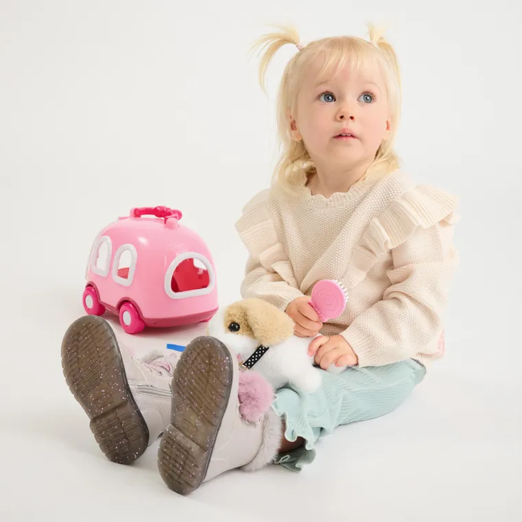 Smiki, Piesek w salone piękności, zestaw z interaktywną maskotką i transporterem