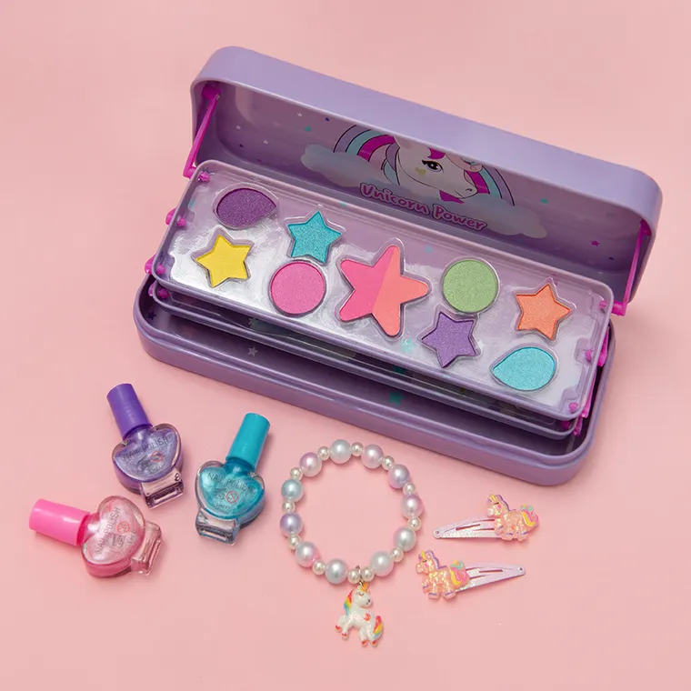 Smiki, zestaw kosmetyków do makijażu z bransoletką