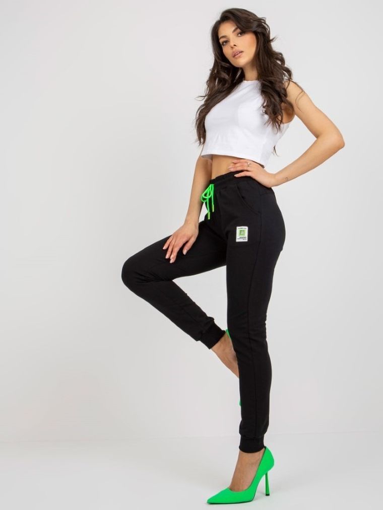Spodnie dresowe damskie, czarne, Relevance