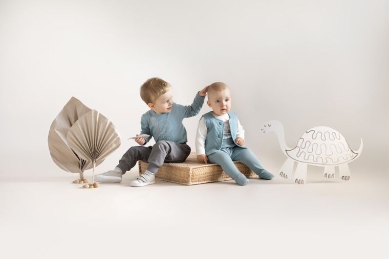 Spodnie dresowe niemowlęce, grafitowe, Slow Life, Pinokio