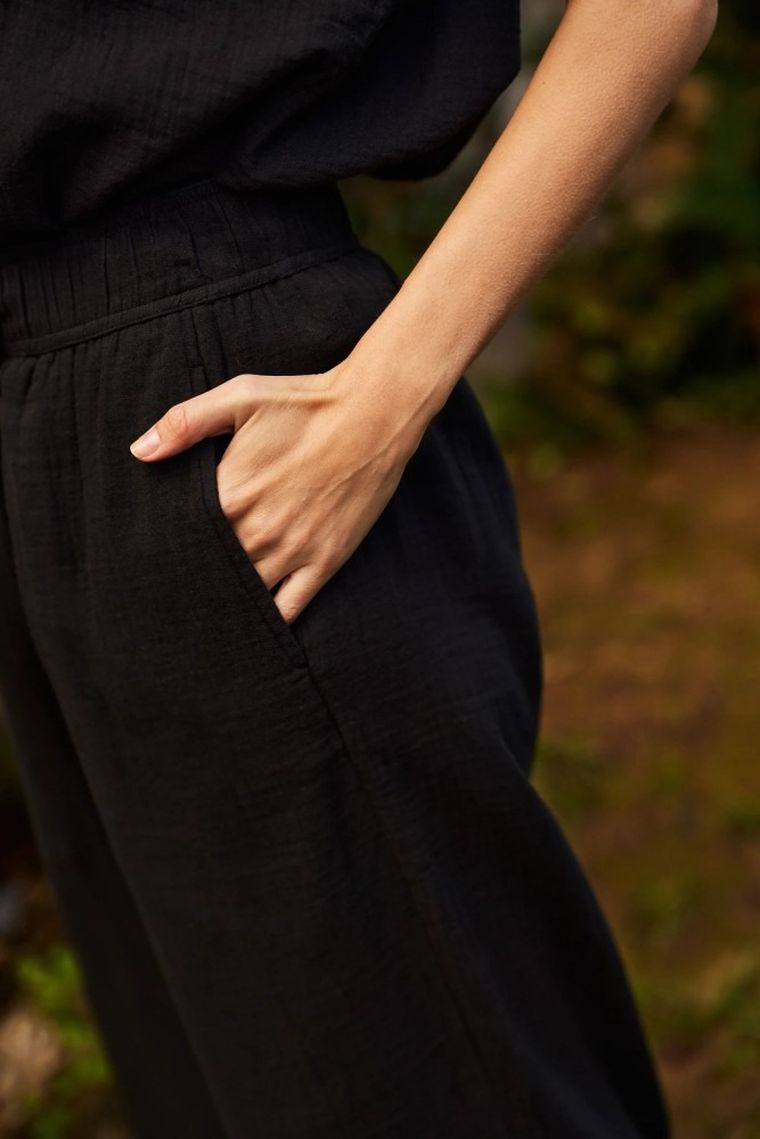 Spodnie materiałowe damskie, czarne, Moodo