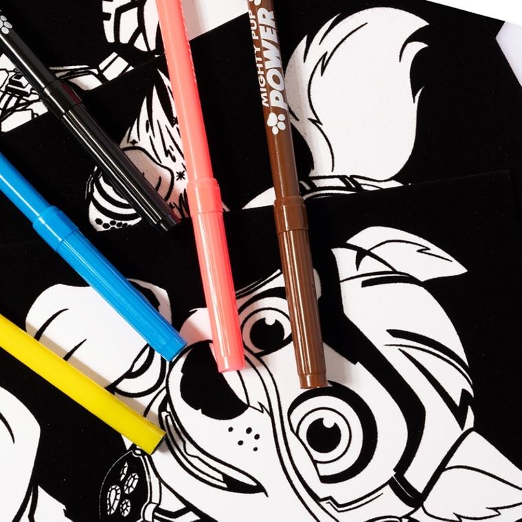 St.Majewski, Psi Patrol, zestaw aksamitnych kolorowanek z flamastrami, 8 elementów