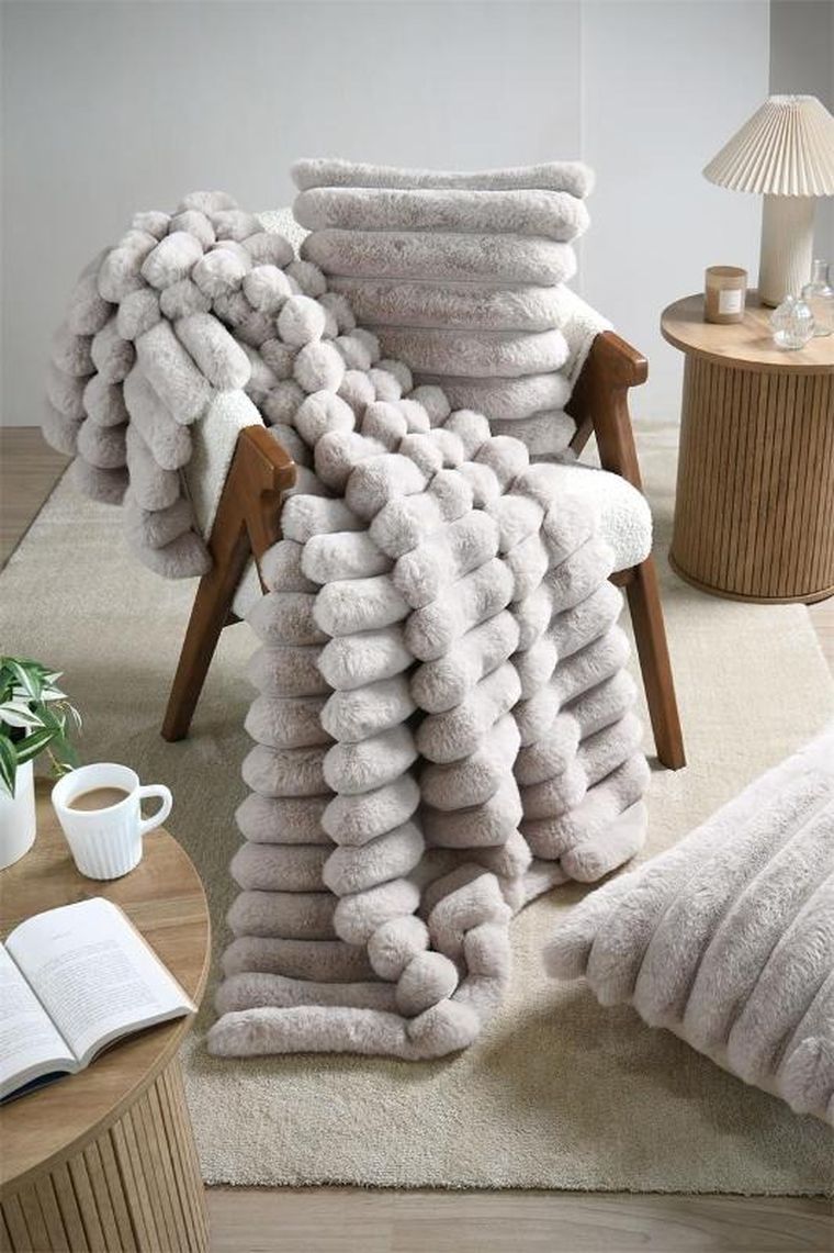 Stof, koc puszysty polary, w grube prążki, 130-160 cm