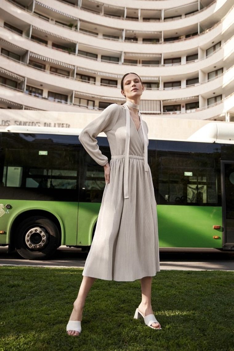 Sukienka damska, beżowa, Moodo