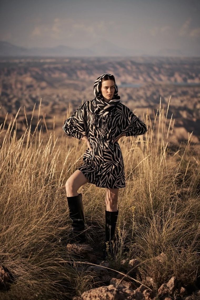 Sukienka damska, czarna, Moodo