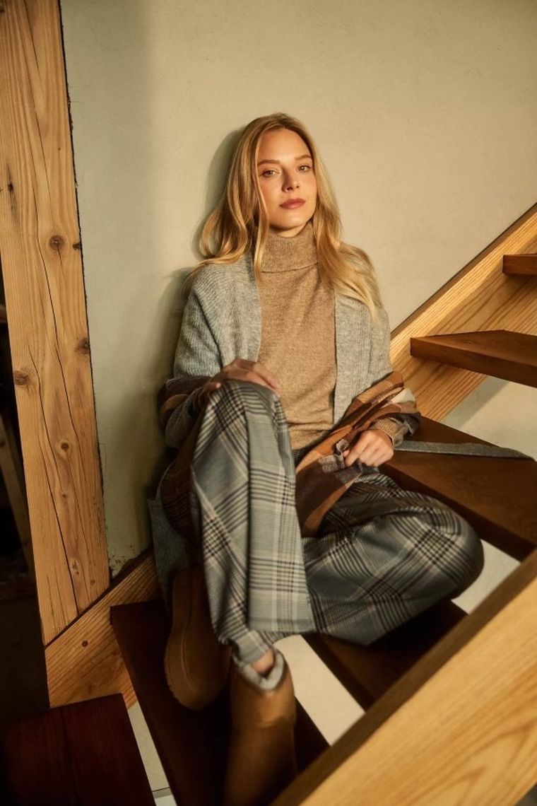 Sweter damski, beżowy, Moodo