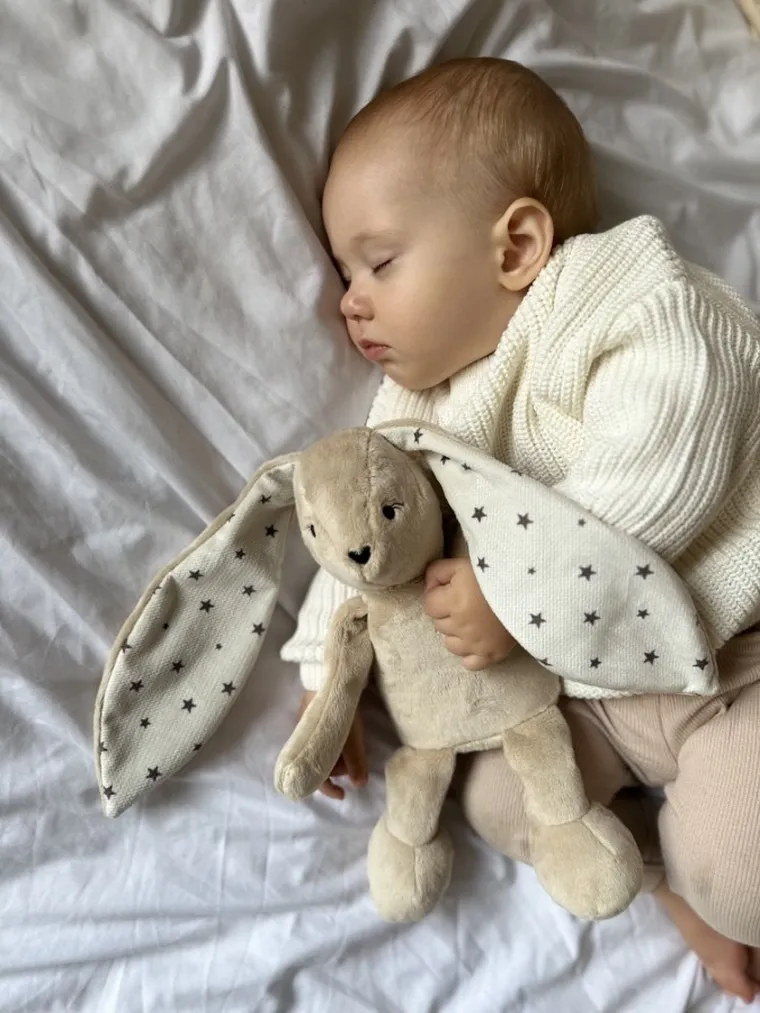 Szumisie, Szumiś Króliczek, maskotka z mechanizmem szumiącym, beżowa, gwiazdki, 17 cm