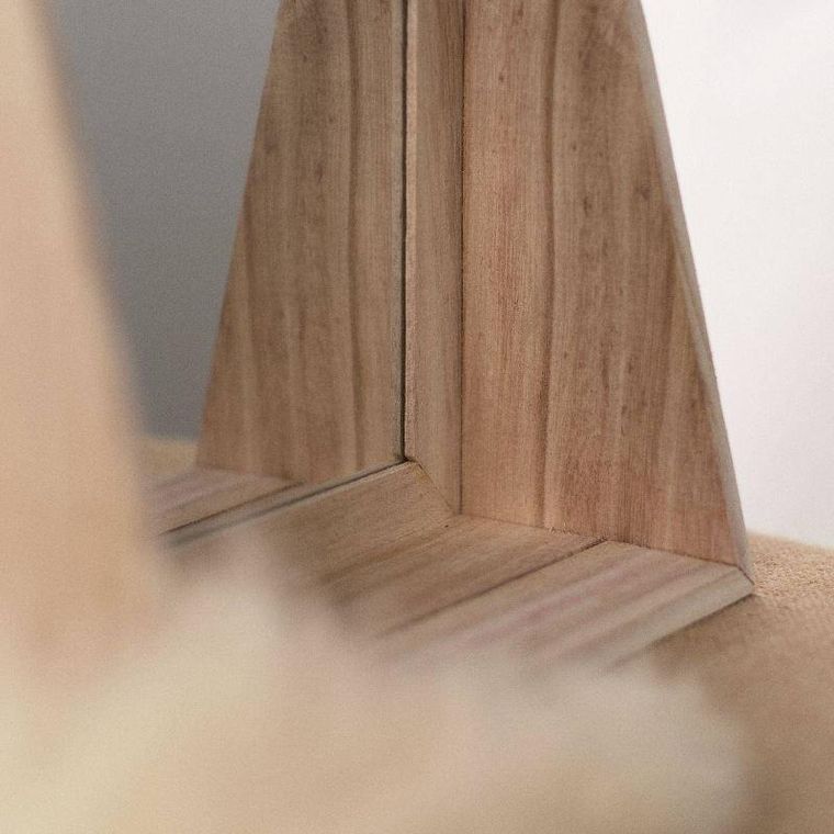 Today, lusterko kosmetyczne w drewnianej oprawie, 32-26 cm