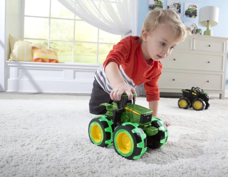 Tomy, John Deere, Monster, traktor z świecącymi oponami