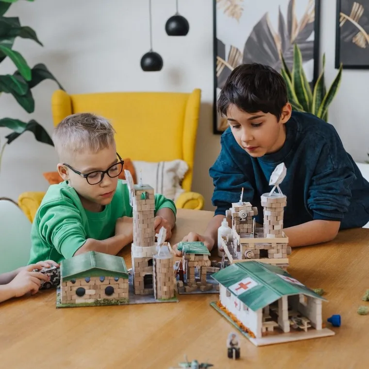 Trefl, Buduj z cegły, Moro, Lotnisko wojskowe, zestaw kreatywny, 360 elementów