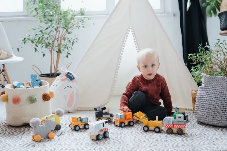 Trefl, Króliczek Wędrowniczek, zabawka drewniana do ciągnięcia