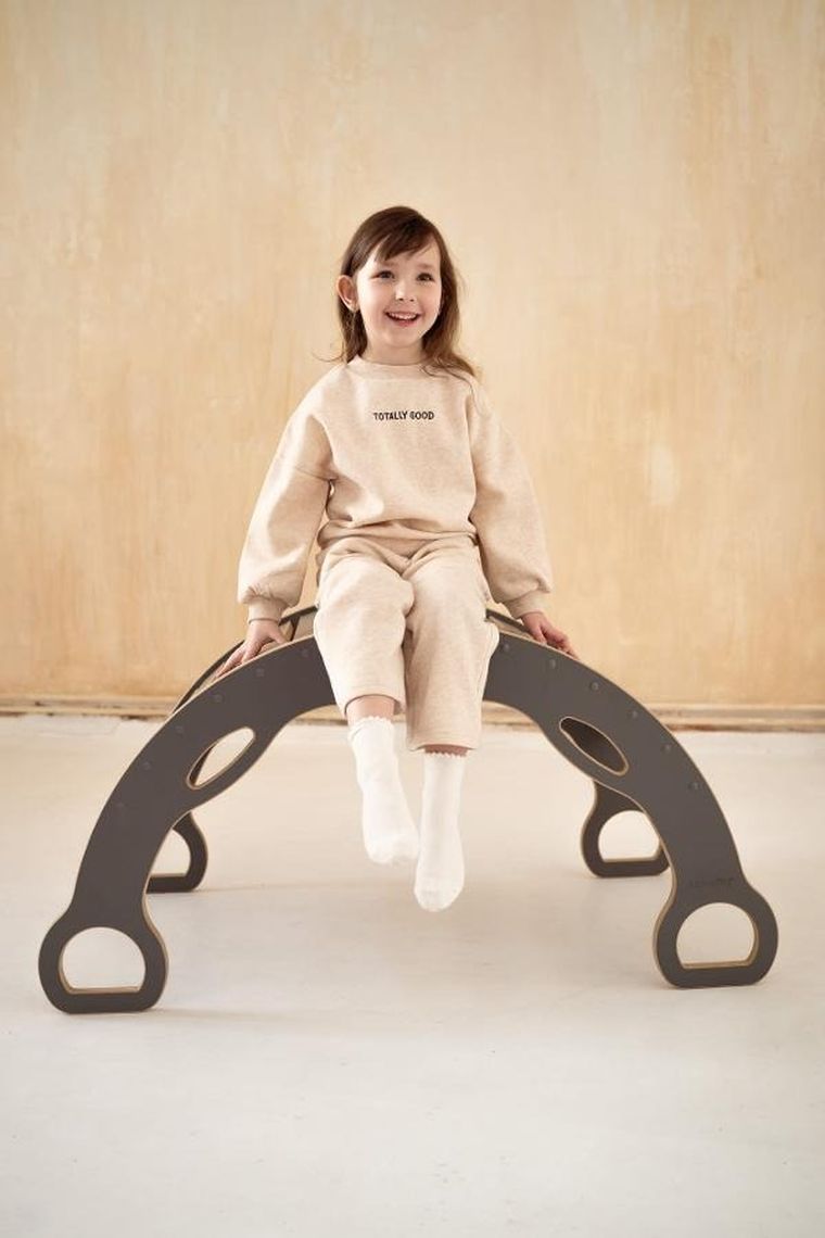 tupti.wood, duży bujak montessori z uchwytami, szary