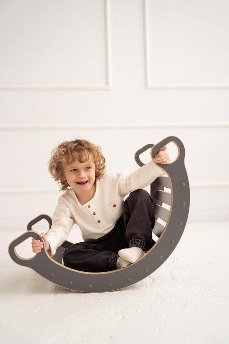 tupti.wood, mały bujak montessori, szary