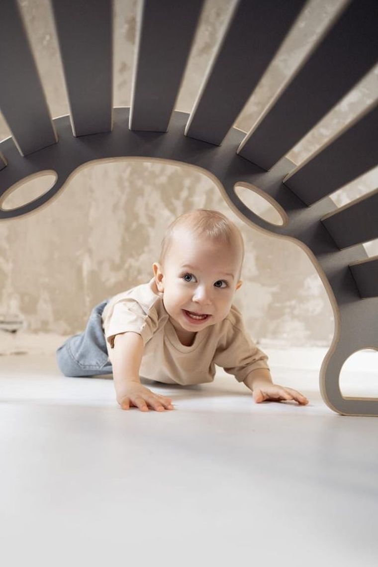 tupti.wood, mały bujak montessori z uchwytami, szary