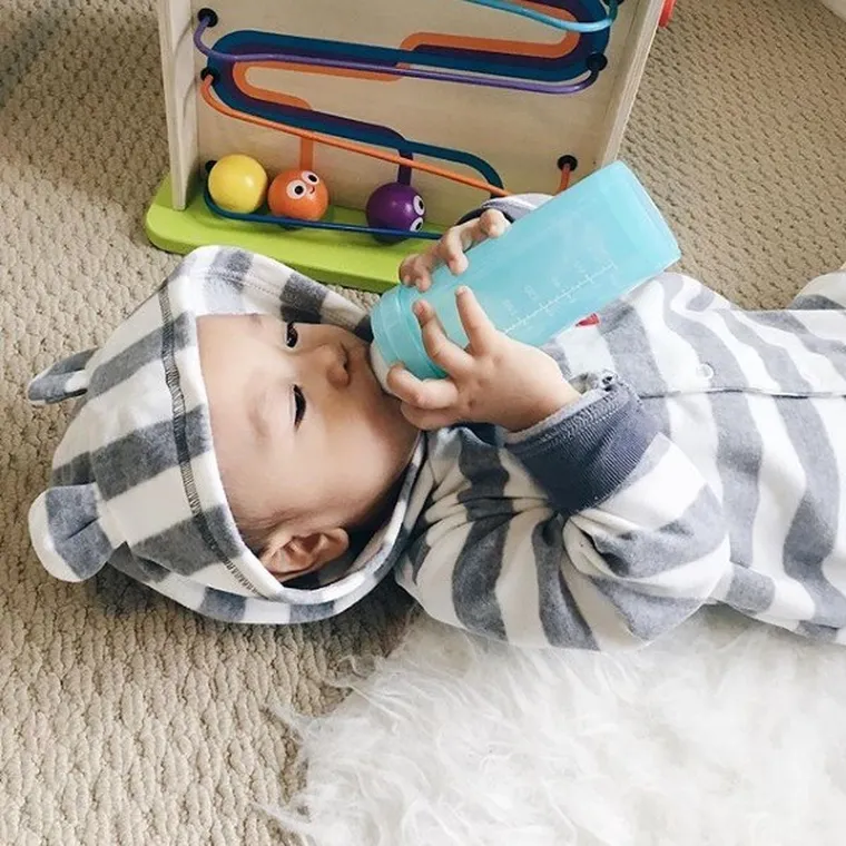 Twistshake, butelka antykolkowa, 180 ml, pastelowa niebieska