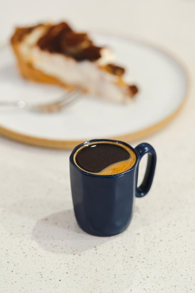 Vialli Design, dwa kubki ceramiczne z uszkiem, 80 ml, Fuori granatowe