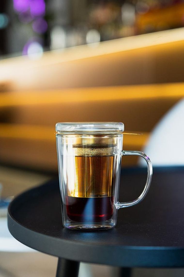 Vialli Design, szklanka z podwójną ścianką z zaparzaczem Amo, 300 ml